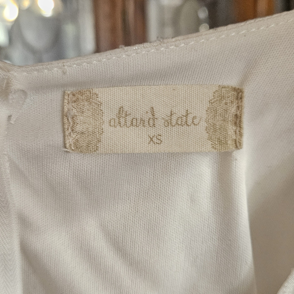 Alterd State Creme White romper Beautiful Flower Trim And a Tie Waist And Zipper